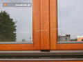 SUPEK RUCHOMY W OKNIE. Okna i taras drewniane ; meranti ; kolor 0045.